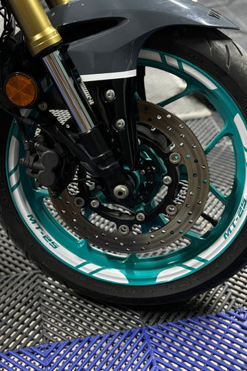 Yamaha MT-25 için Beyaz Renk 12'li Jant Şeridi Sticker Etiket Seti