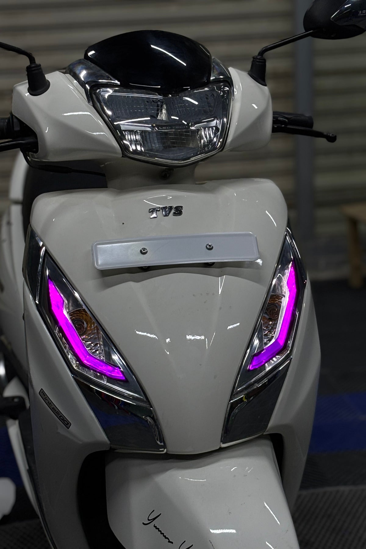 TVS Jupiter 125 için Gündüz Ledlerine Uyumlu Far Tasarım Sticker Seti (Sağ ve Sol)