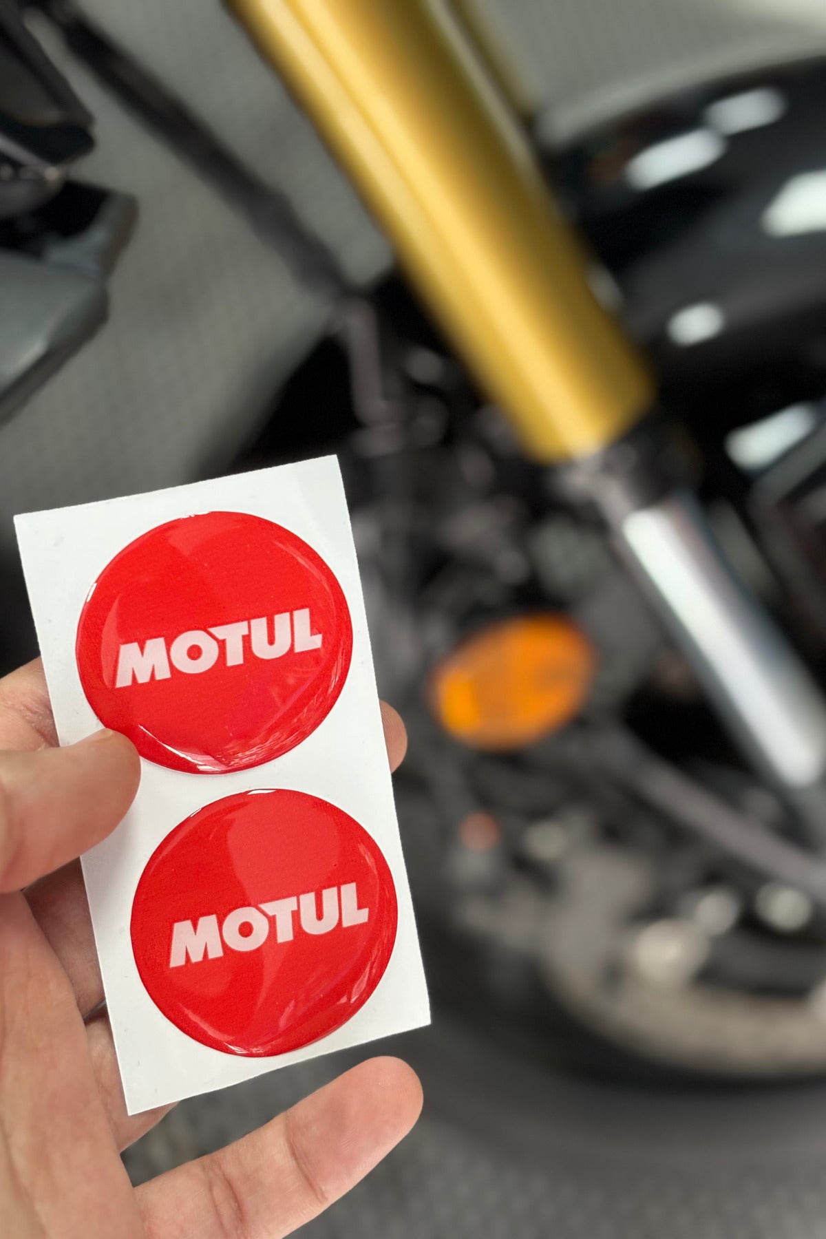 Motosiklet ve Kedigözü Reflektörü için Kırmızı Motul Yuvarlak Damla Sticker Etiket (2 Adet)
