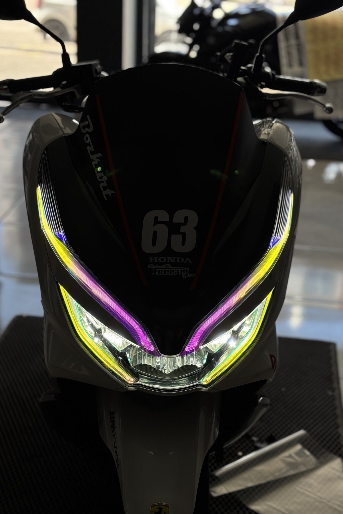 Honda PCX (2018-2020) için Far Tasarım Folyosu Sticker