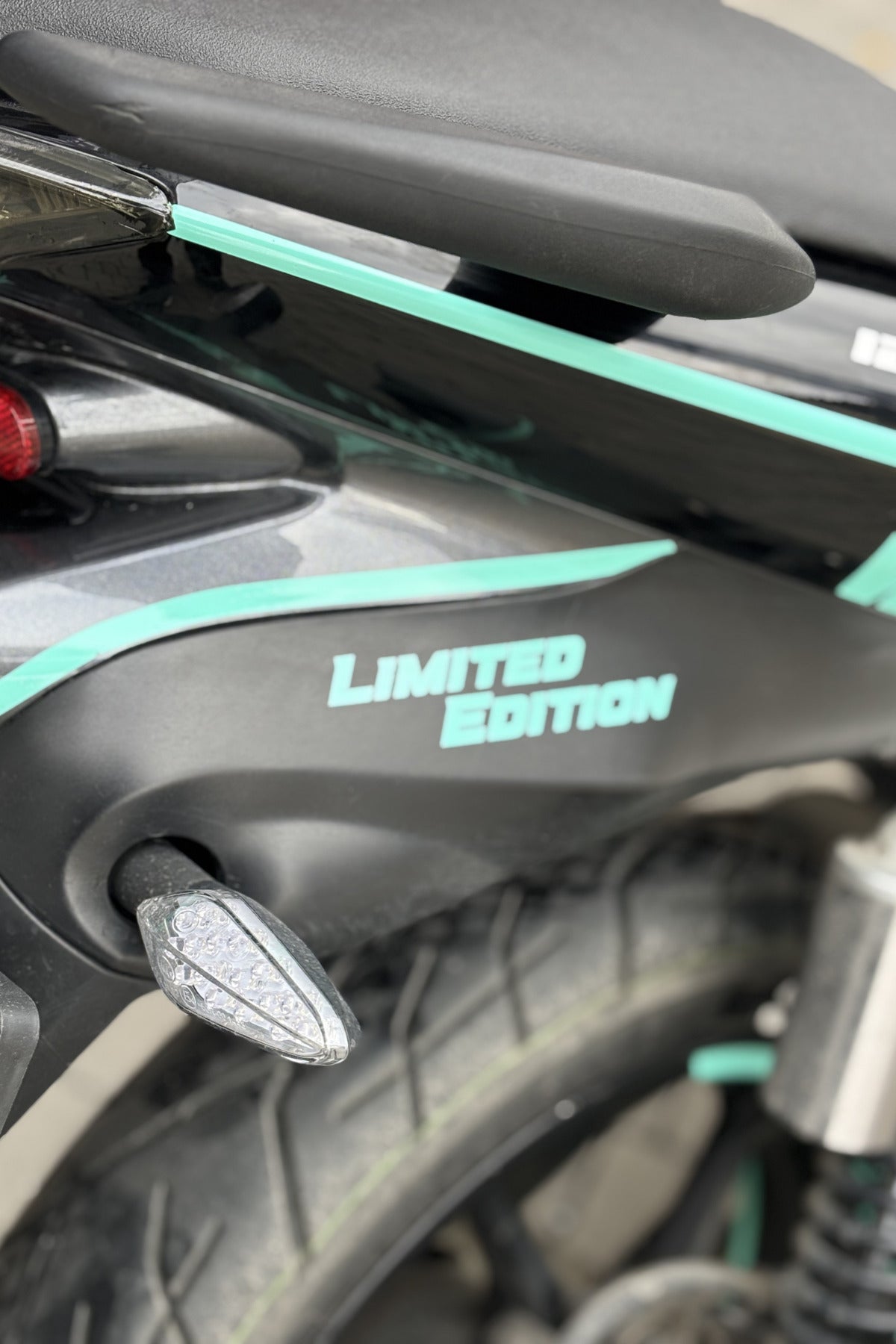 Motor-Araba-Kask için Nane Yeşili Limited Edition Sticker Etiket (12CM)(1 Adet)