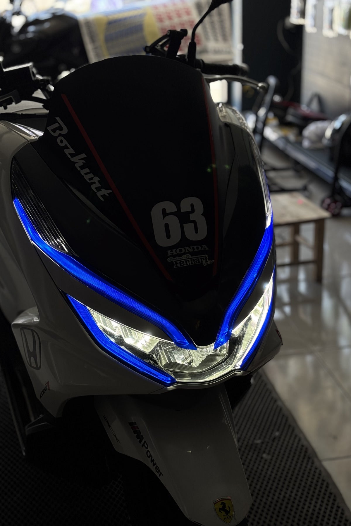 Honda PCX (2018-2020) için Far Tasarım Folyosu Sticker