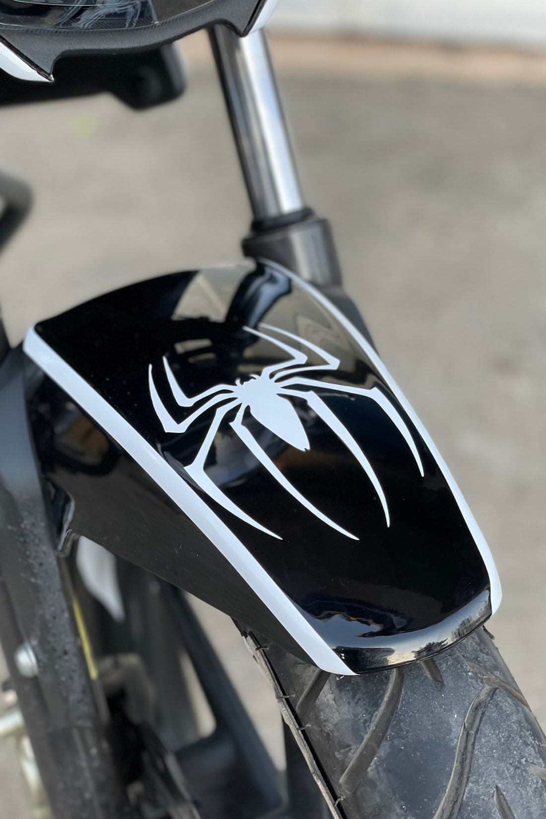 Motor-Araba-Kask için Beyaz Örümcek Spider Sticker Etiket (1 Adet)