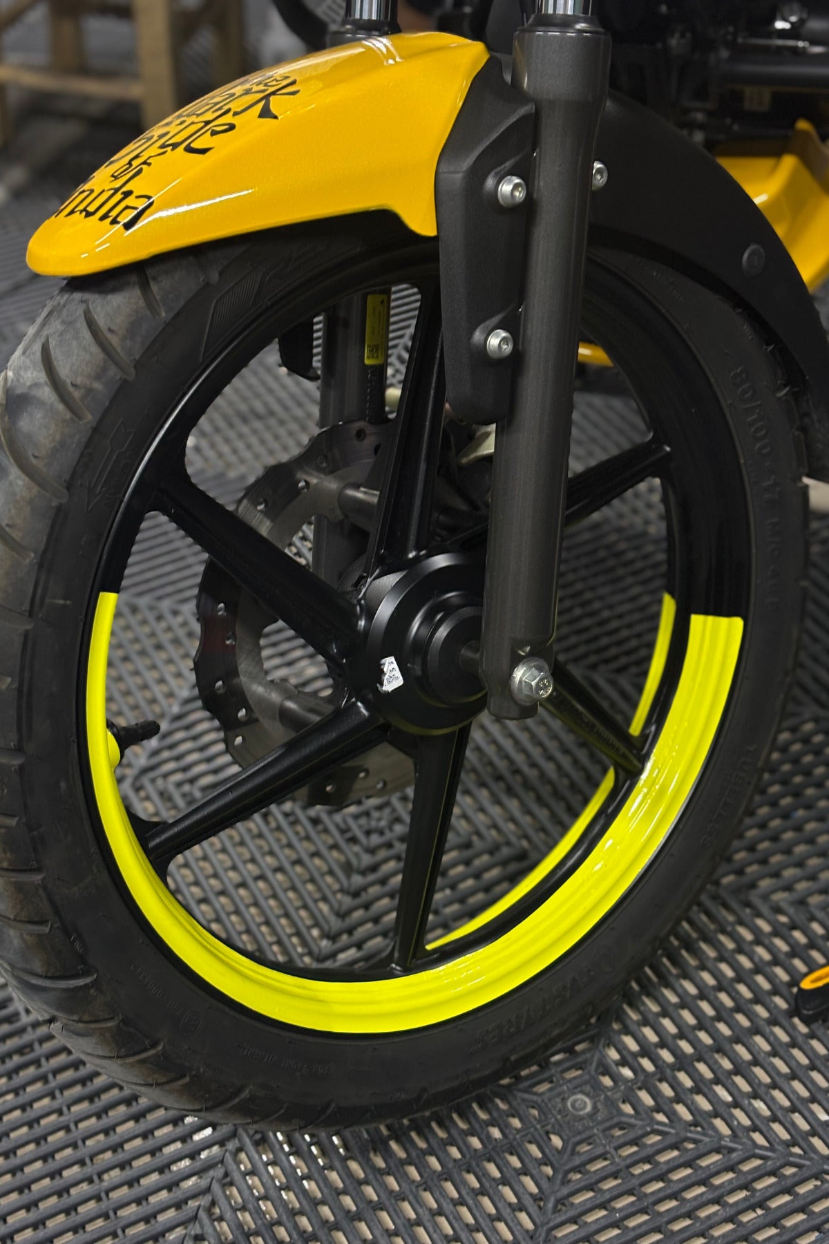 Motosiklet 17 Inch Jantlara Uyumlu Yarım Jant Şeridi
