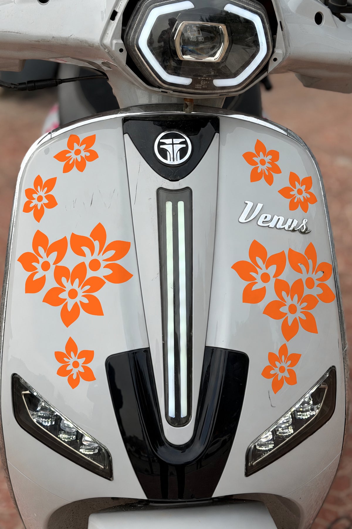 Motosiklet ve Kask için Çiçek Desenleri Sticker Etiket (Fotoğraftaki Adet Kadar Gelmektedir)