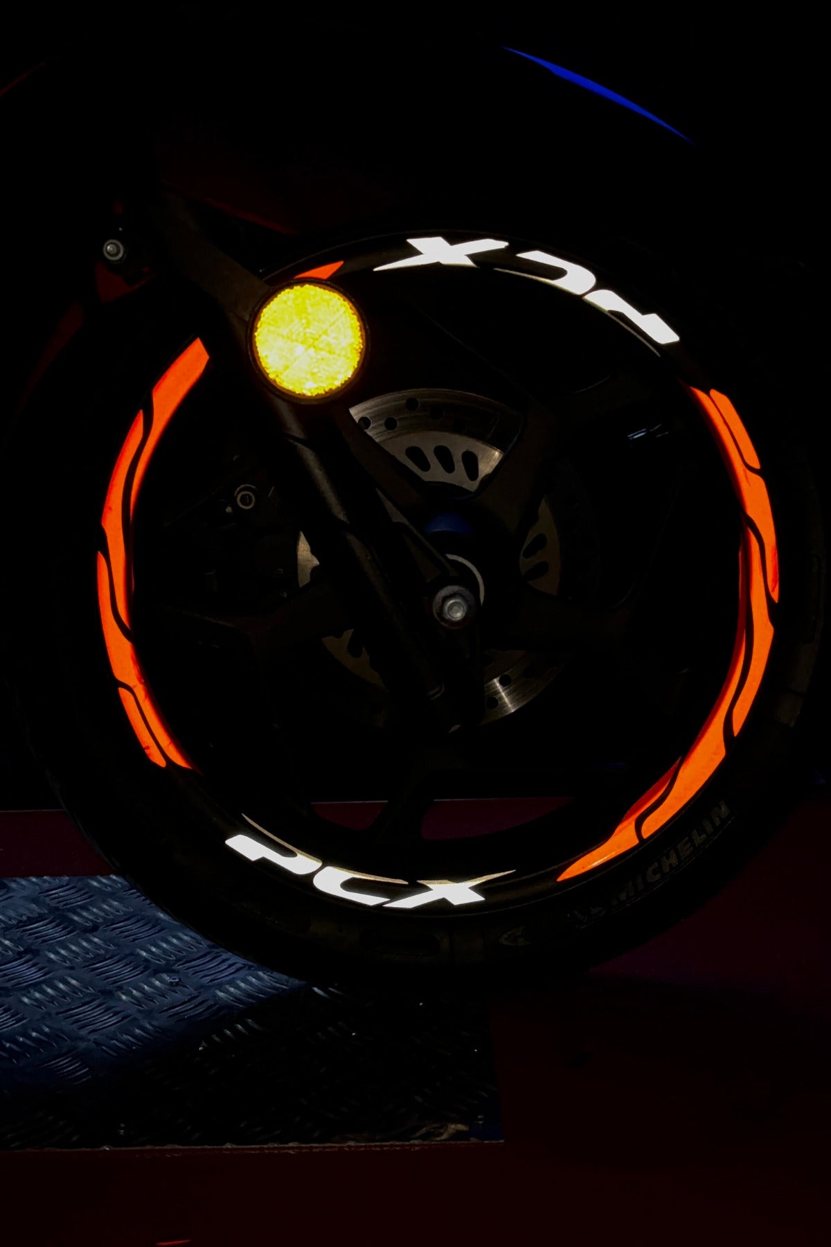 Honda PCX için Jant Şeridi Tüm Yıllara Uyumlu Premium Reflektörlü Kesikli+Yazılı Jant Şeridi (Ön ve Arka)