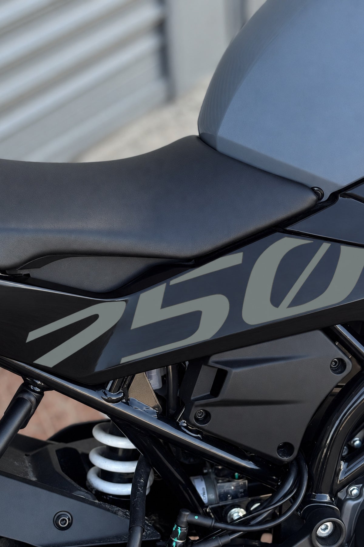 CFMOTO 250SR için Hazır Kalıp 250 Yazıları Sticker Etiket (Sağ ve Sol )