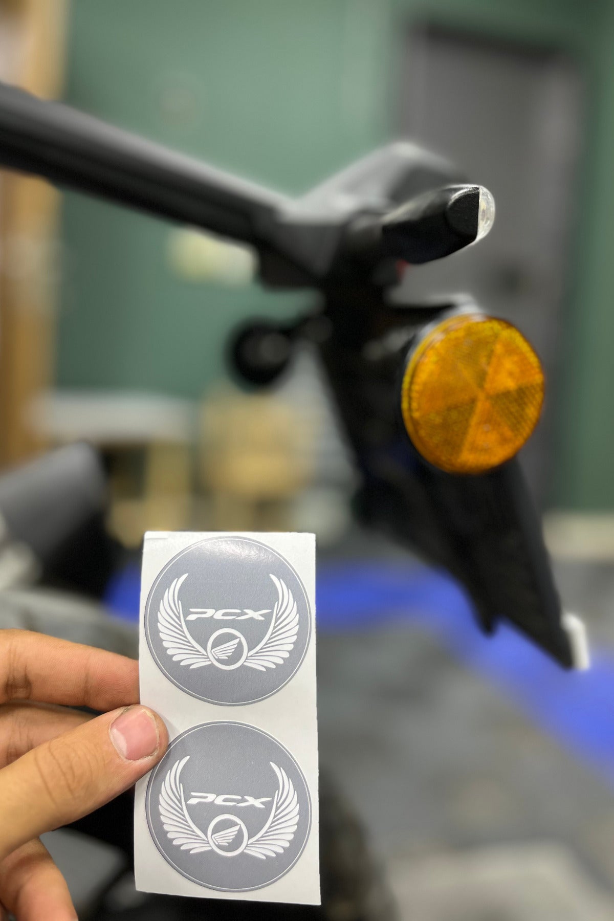 Honda PCX Kedigözü Reflektörü için 5CMx5CM Yuvarlak Sticker Seti (2 Adet)