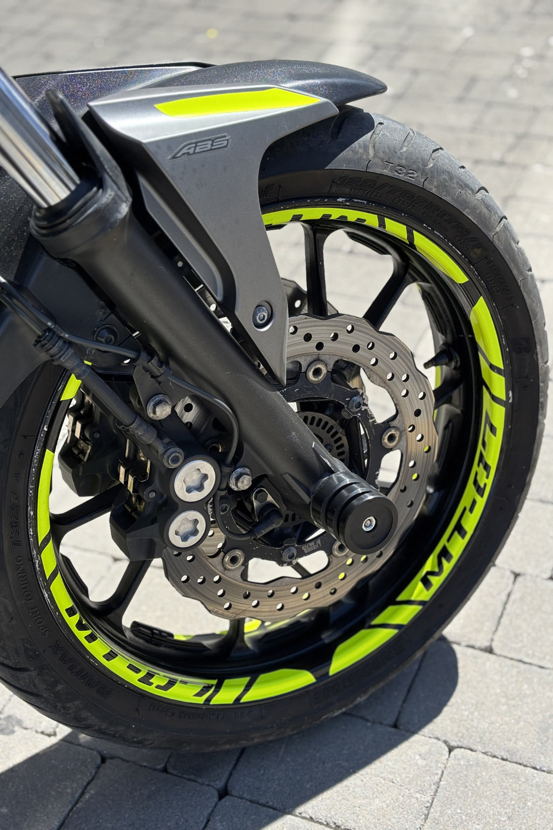 Yamaha MT-07 Tüm Yıllar için Uyumlu Neon Sarı Jant Şeridi Sticker (12 Parça)