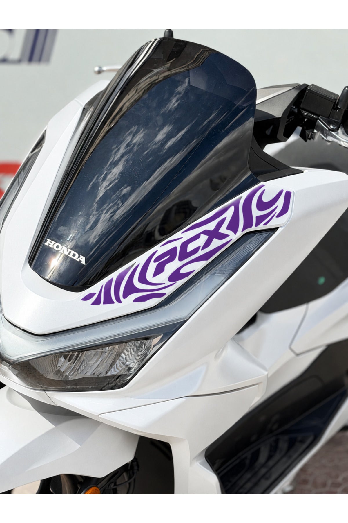 Honda PCX Deluxe için Ön Panel PCX Yazılı Tribal Yazı Dövme Sticker (2025-2026 Uyumlu)