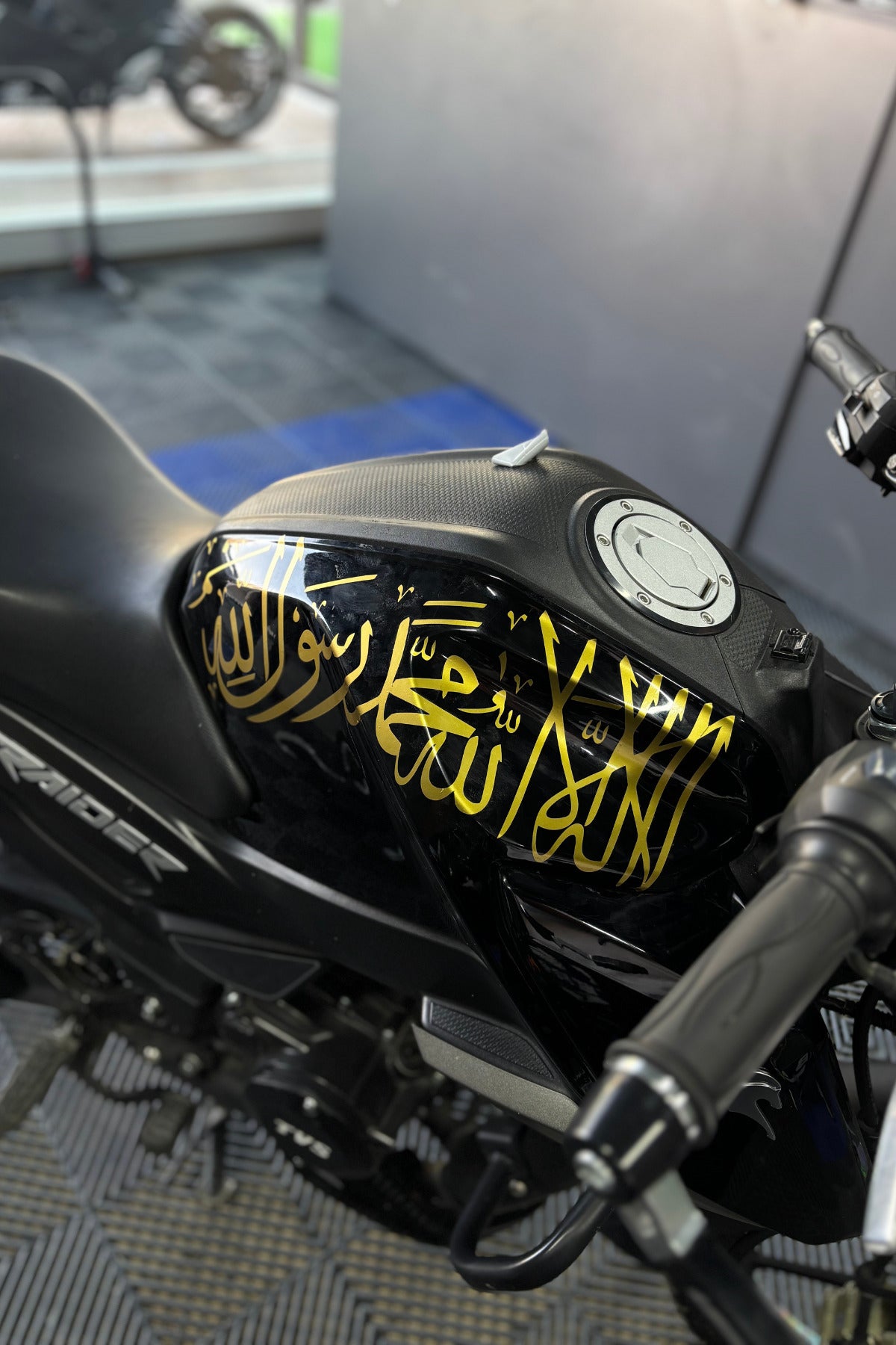 TVS Raider Depo için Gold Renk Kelime-i Tevhid Sticker Etiket