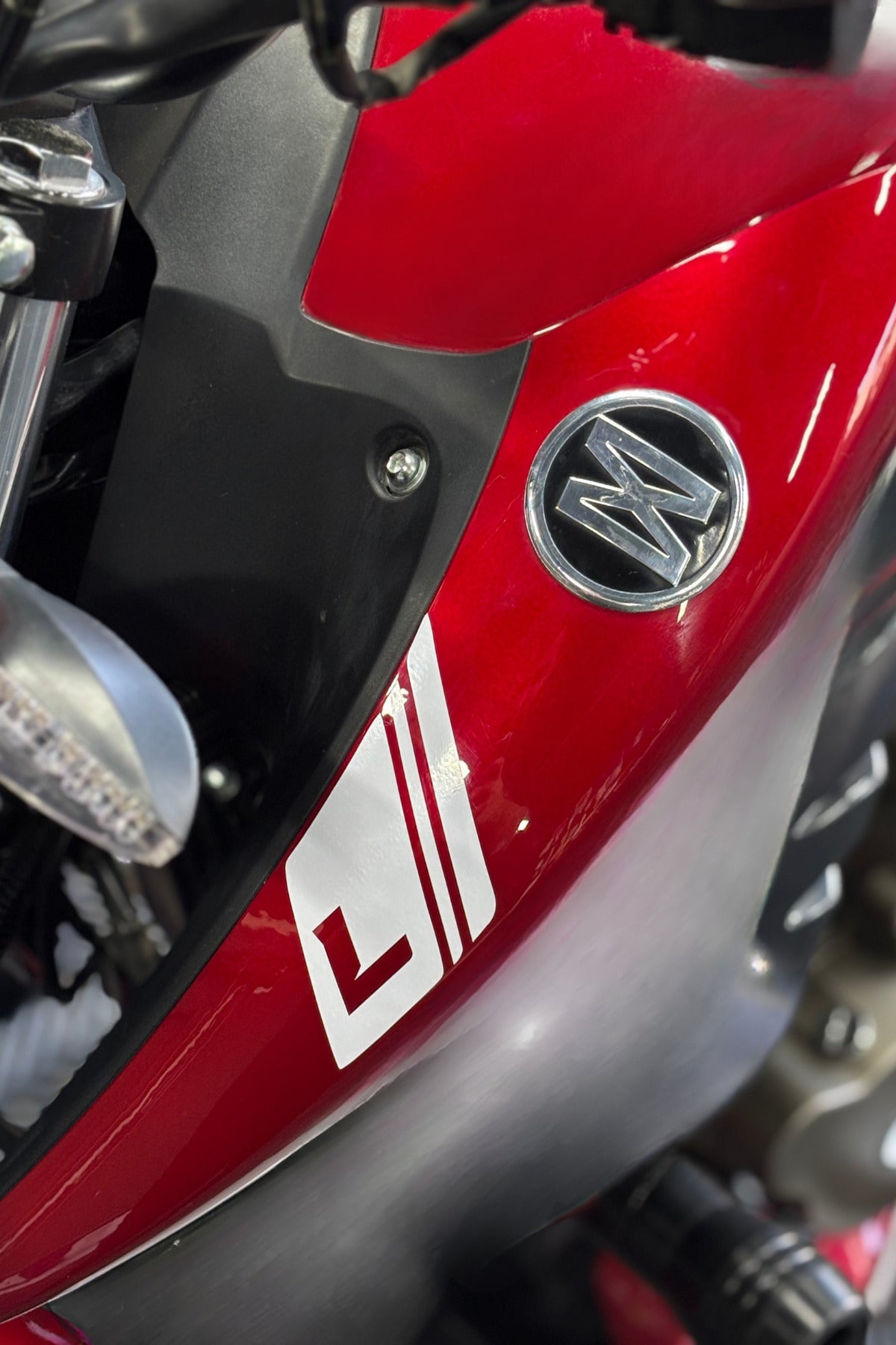 Mondial Drift-L için Logo Önü L Harfli Detay Sticker (Sağ ve Sol)