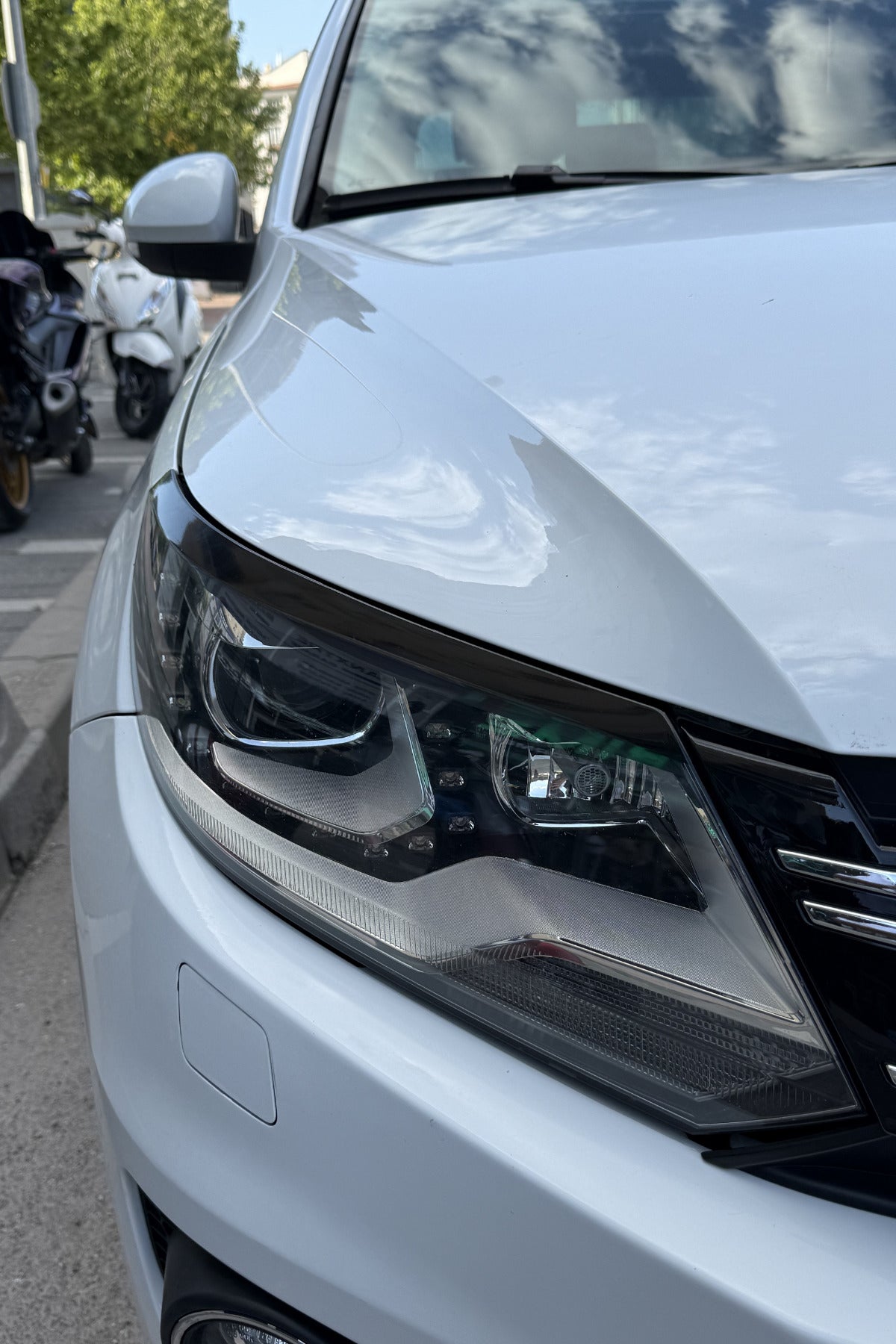 Volkswagen Tiguan için Siyah Renk Far Kaşı Sticker Etiket (Sağ ve Sol )