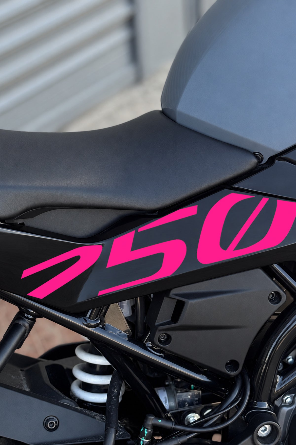 CFMOTO 250SR için Hazır Kalıp 250 Yazıları Sticker Etiket (Sağ ve Sol )