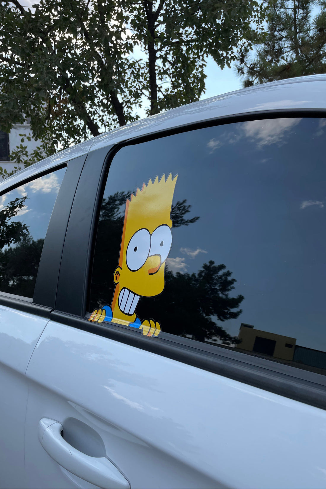Araba Camı için Camdan Bakan Simpsonlar (Sağ Taraf  )Sticker Etiket 30CMx20CM (1 Adet)