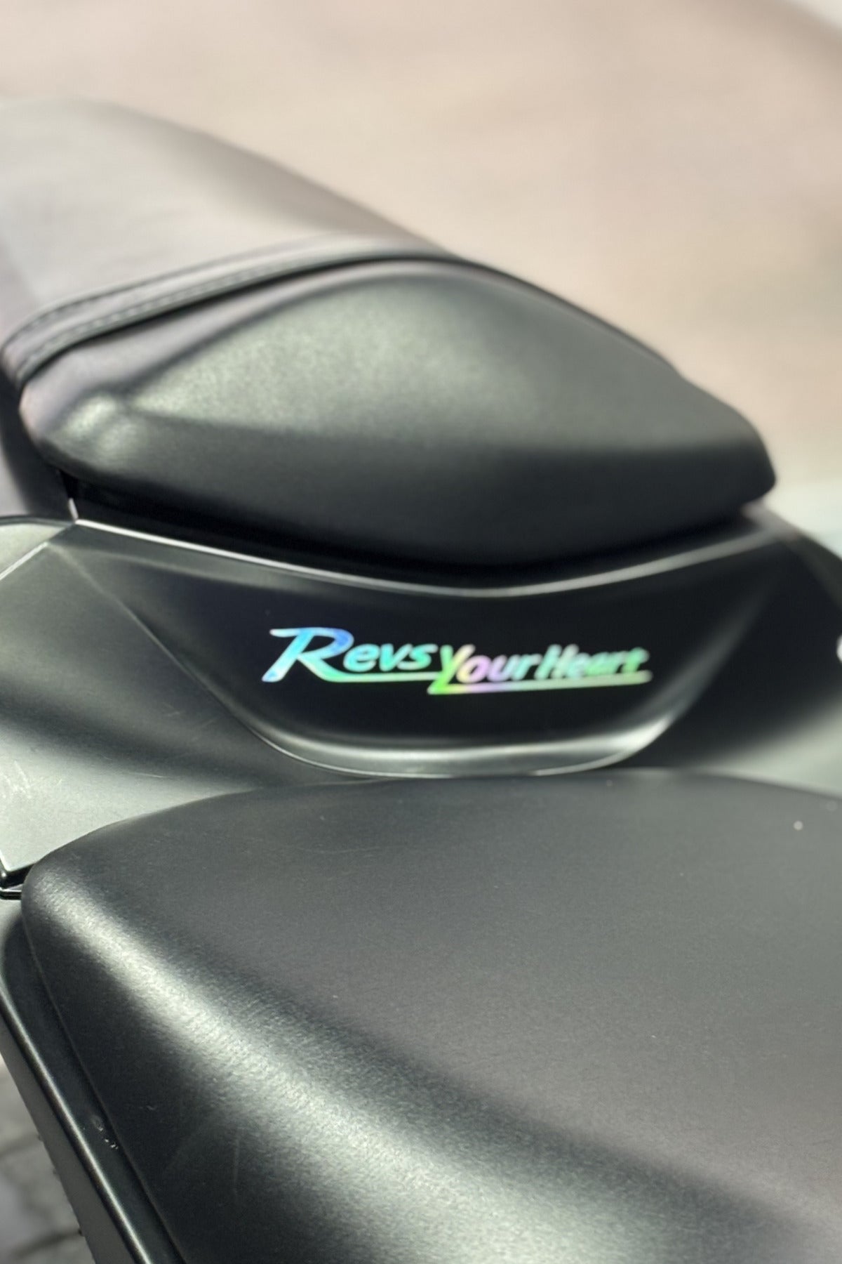 Yamaha Motor Grubu için Revs Your Heart Yazılı Sticker (14CMX2.5CM)(1 Adet)