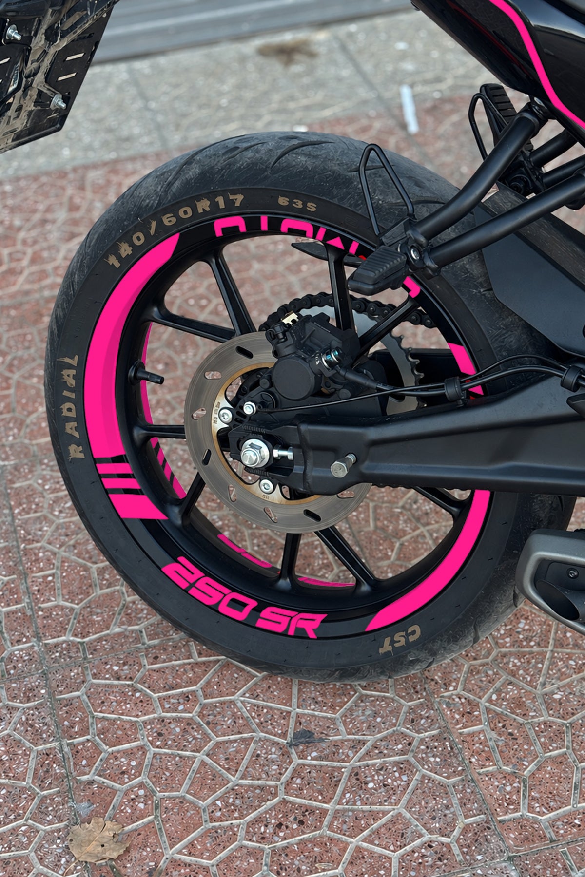 CFMOTO 250 SR için Yazılı Kalın Kesikli Jant Şeridi Sticker Seti (16 Parça) (1 Set 1 Motora Yeterlidir)