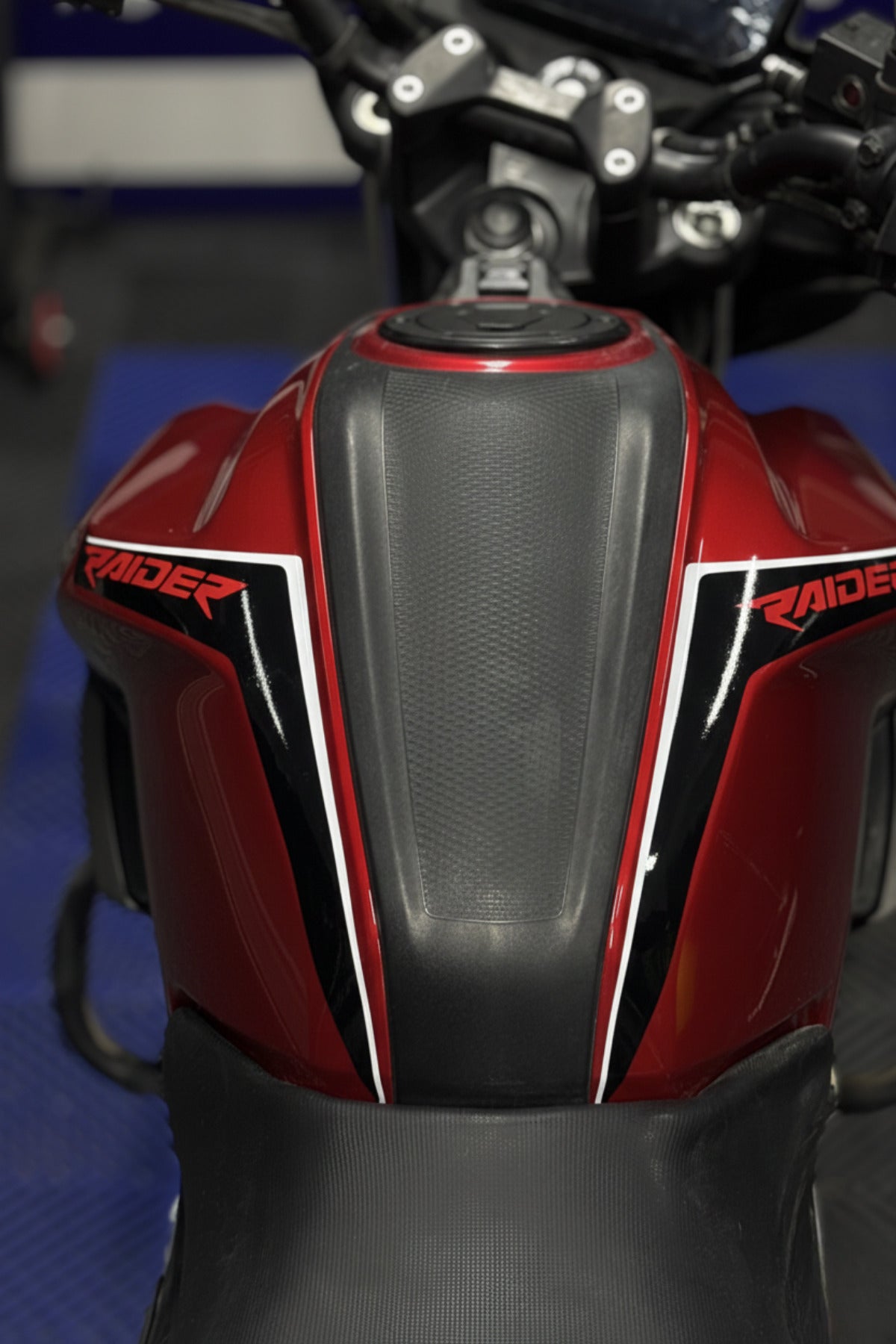 Tvs Raider 125 Motosiklet için Uyumlu Depo Kordon Sticker Seti (Sağ ve Sol)