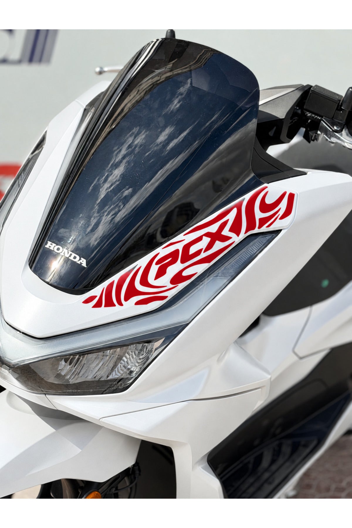 Honda PCX Deluxe için Ön Panel PCX Yazılı Tribal Yazı Dövme Sticker (2025-2026 Uyumlu)