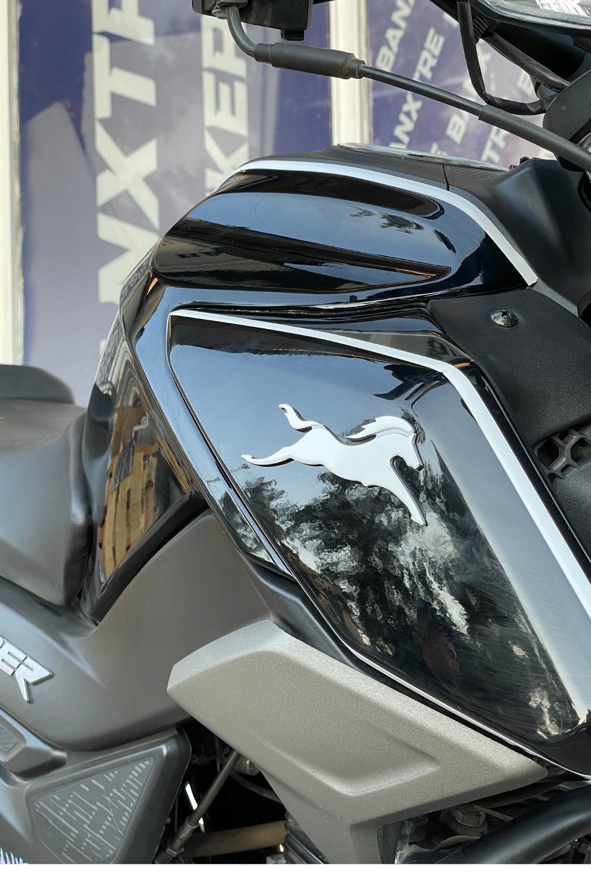 TVS Raider için Beyaz TVS At Logosu Birebir Uyumlu Sticker Seti (Sağ ve Sol )