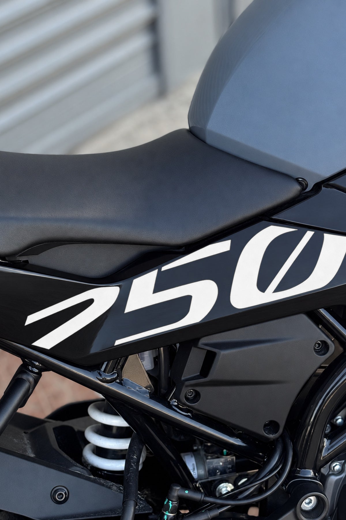 CFMOTO 250SR için Hazır Kalıp 250 Yazıları Sticker Etiket (Sağ ve Sol )