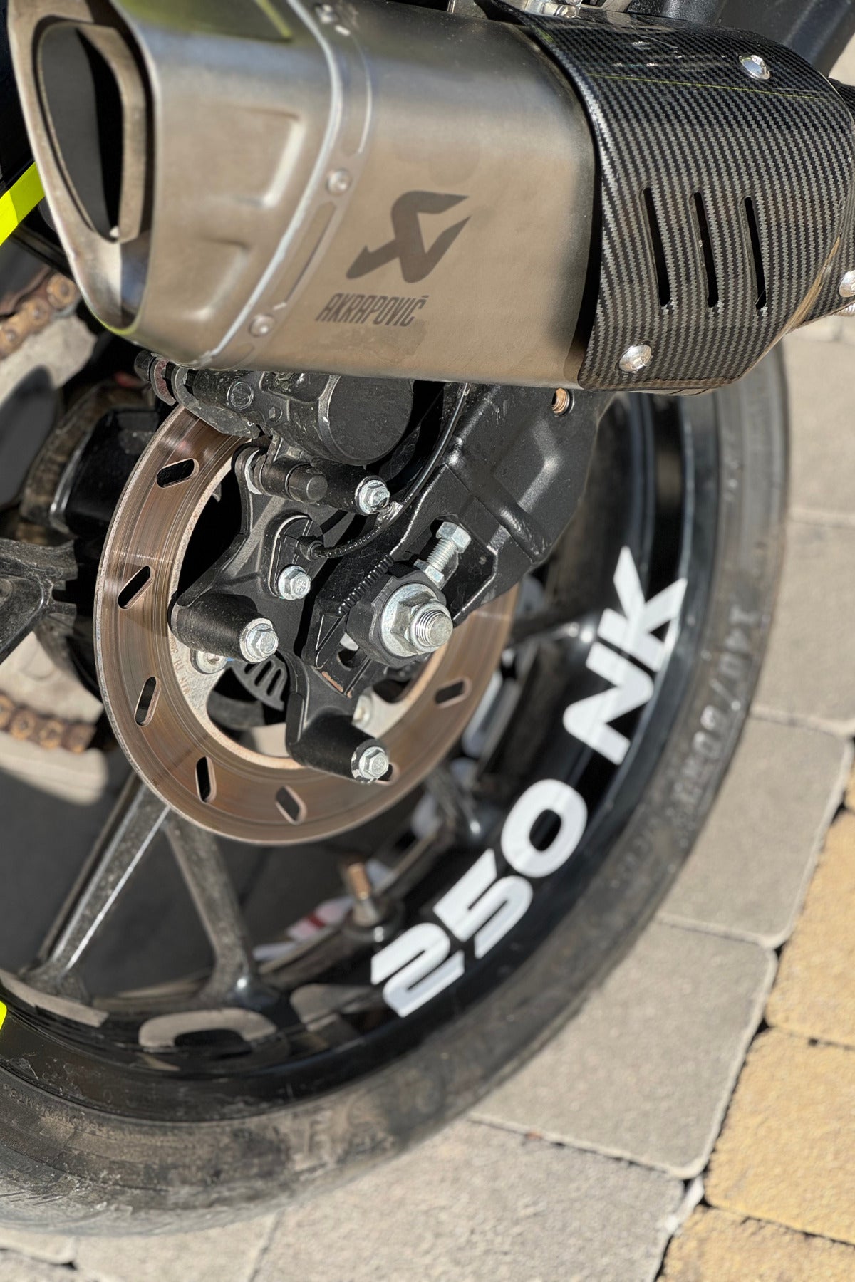 CFMOTO NK250 için Beyaz Renk Jant içi NK250 Yazı Seti (4'lü)