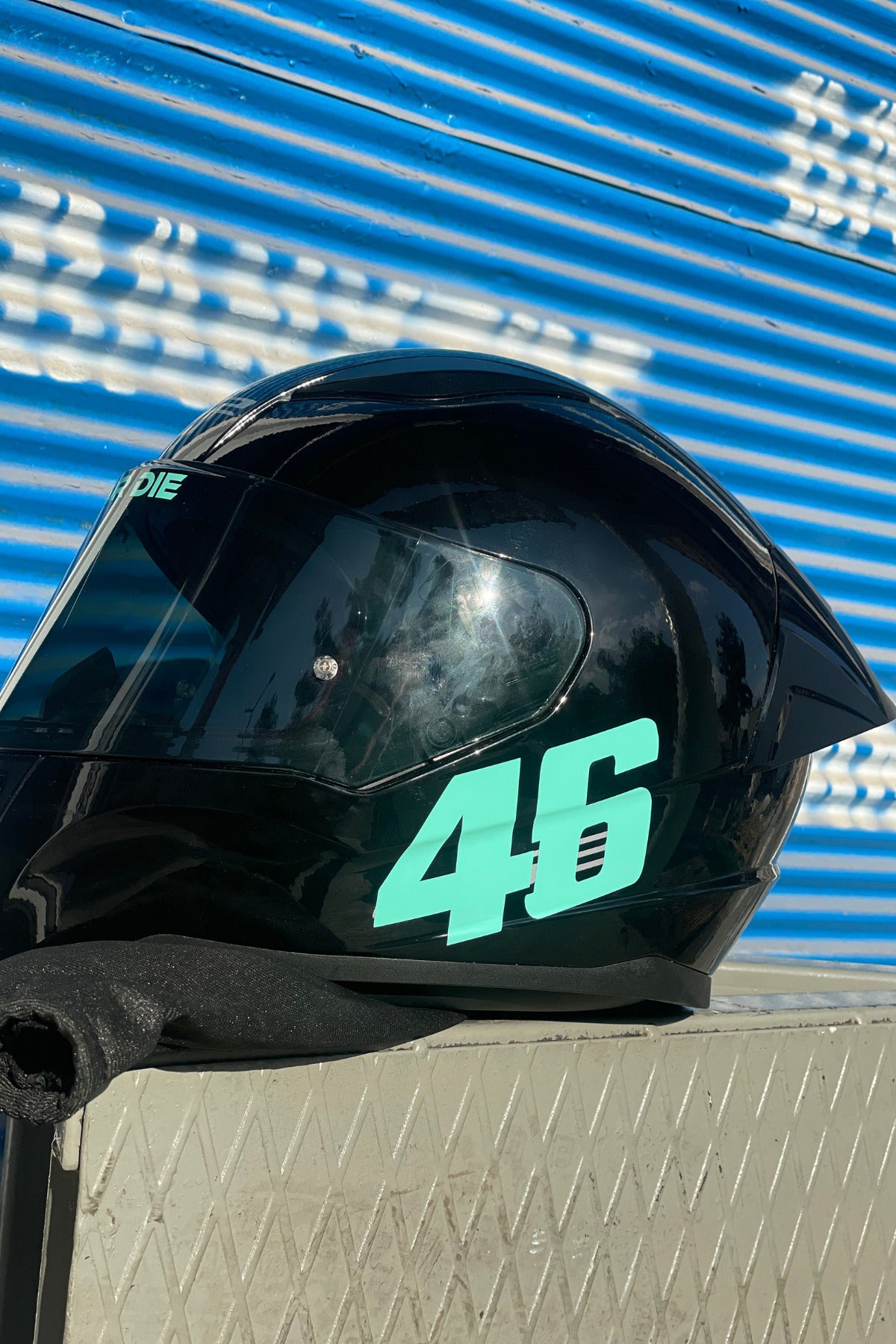 Motor ve Kask için Orafol Nane Yeşil Renk 46 Yarış Stili Sticker Etiket 12CMx6CM ( 1 Adet)