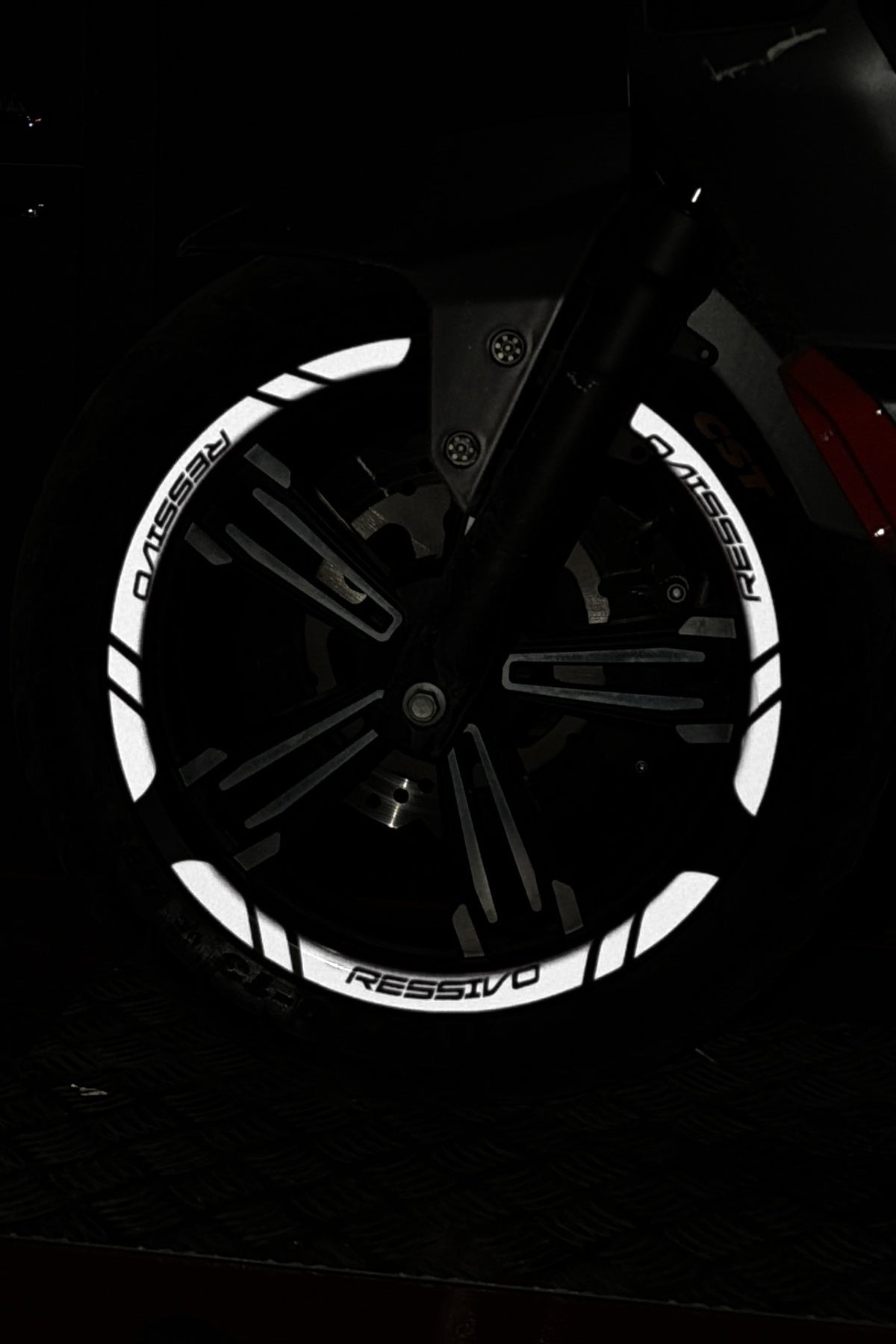 Mondial Ressivo Scooter için Reflektörlü 12 Parça Jant Şeridi Sticker Seti (Ön ve Arka Yeterli)