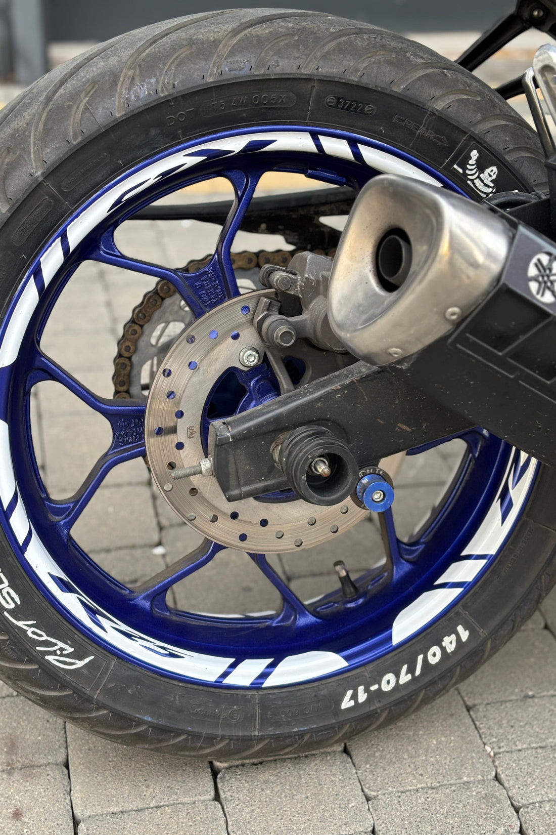 Yamaha R25 Grubu için Tüm Yıllara Uyumlu Beyaz Renk 12 Parça Jant Şeridi