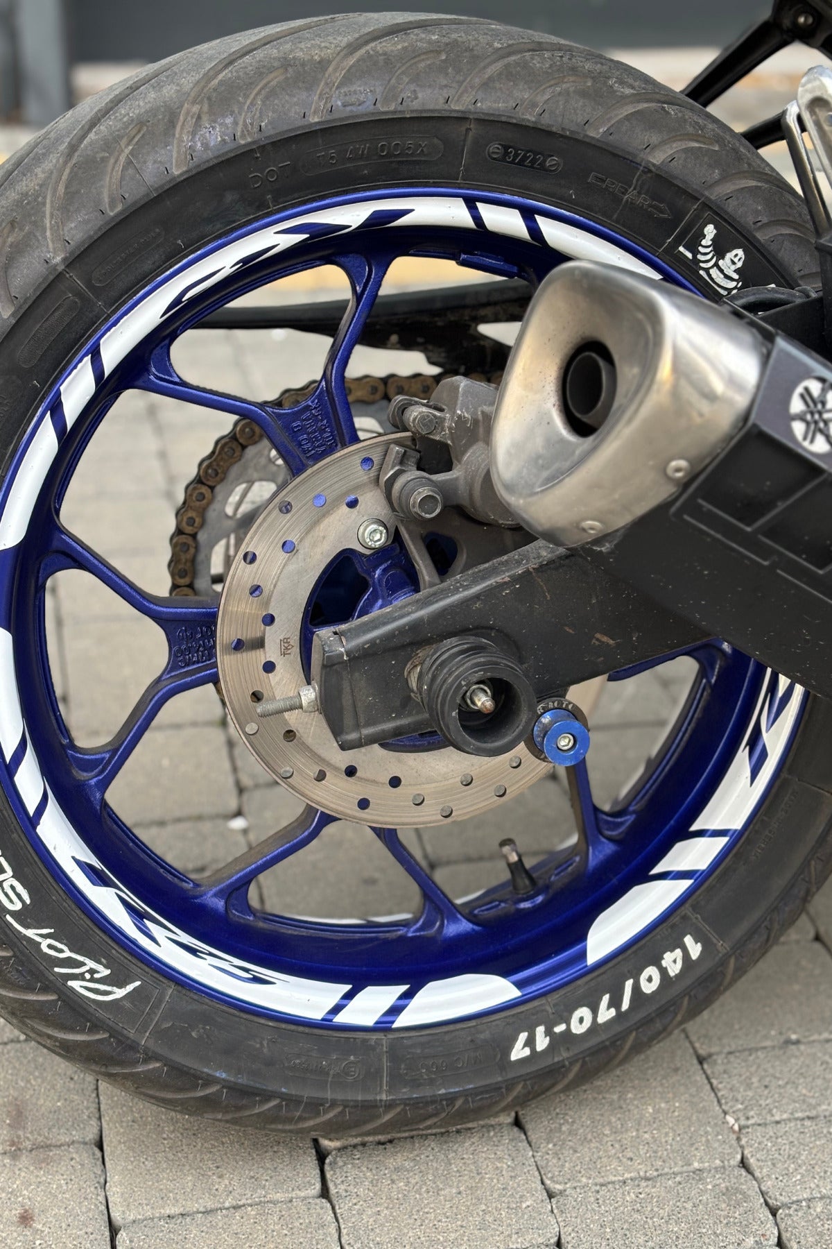 Yamaha R25 Grubu için Tüm Yıllara Uyumlu Beyaz Renk 12 Parça Jant Şeridi