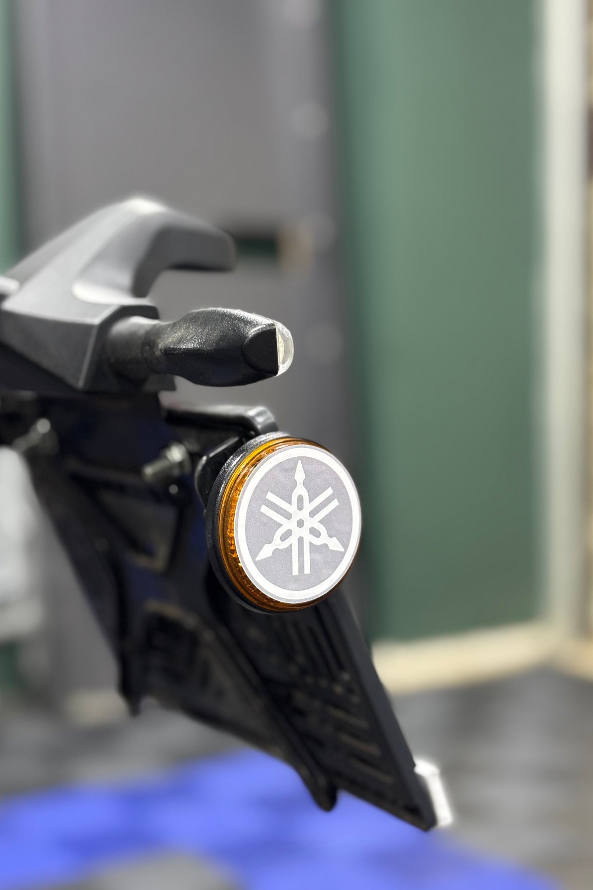 Yamaha Motosiklet Grubu Kedigözü Reflektörü için 5CMx5CM Sticker Etiket (2 Adet)
