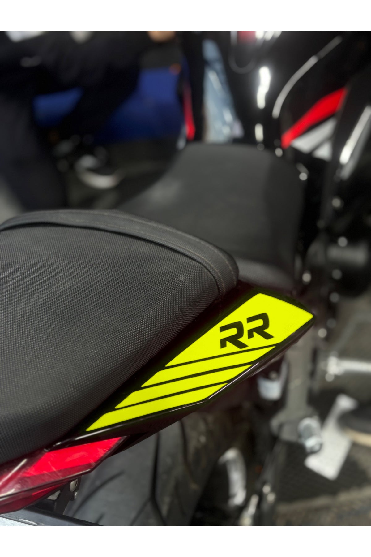 RKS R250-M250 için RR Yazılı Kuyruk Sticker Etiket (Sağ ve Sol )