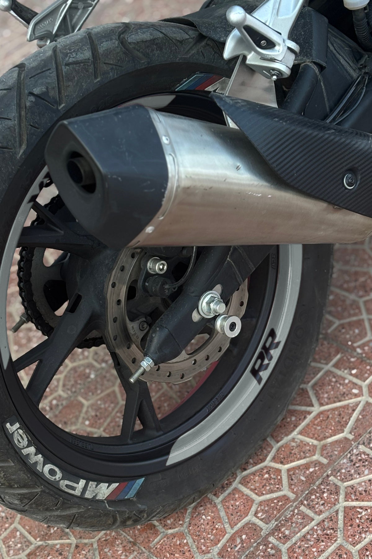 RKS SRK 125R için RR Yazılı Çeyrek Jant Şeridi Sticker Seti