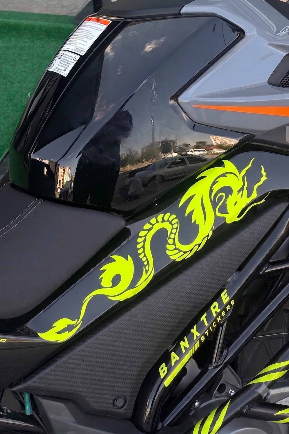 CFMOTO NK250 Uyumlu Ejderha Tasarım Orta Grenaj Sticker Seti Sağ ve Sol
