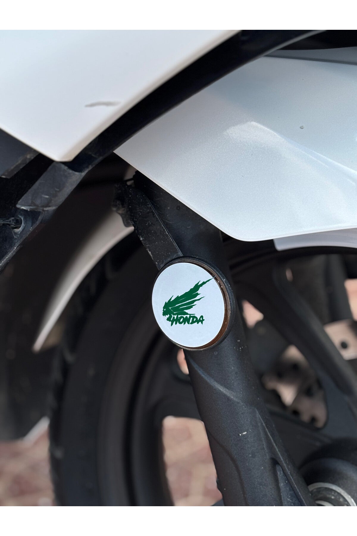 Honda Motosikletler için Kedigözü Reflektörlü için Honda Canavar Logolu Yuvarlak Sticker(2 Adet) (5CMx5CM)