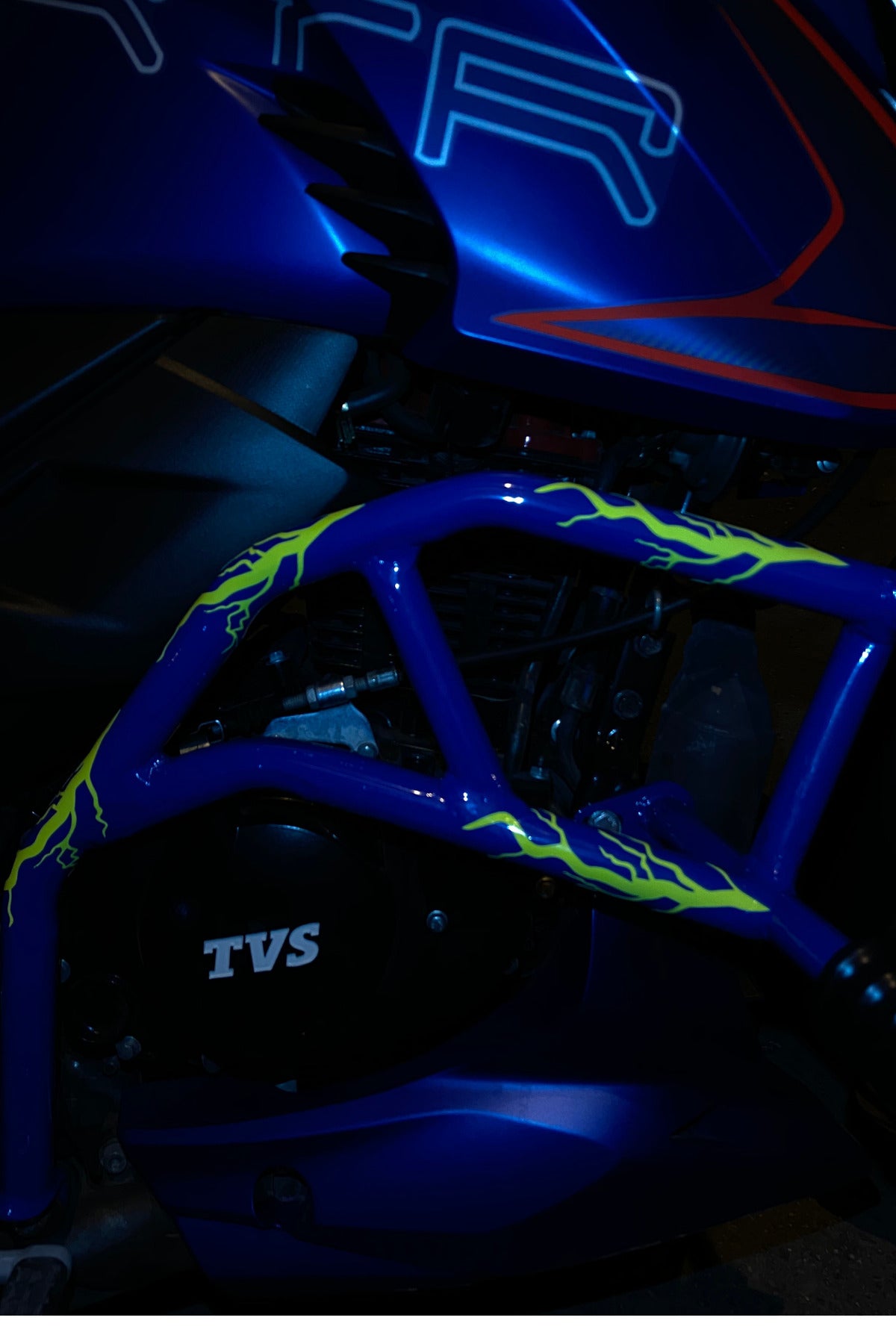 Motor-Kask-Koruma Demiri için Neon Sarı Yıldırım-Şimşek Sticker Etiket Seti (8'li)