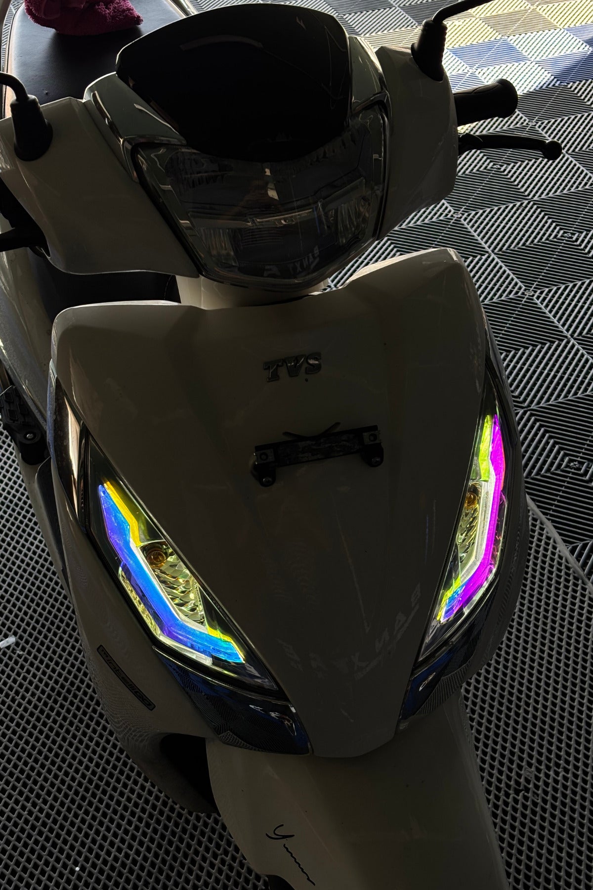 TVS Jupiter 125 için Bukalemun Nebula Far Filmi Sticker Seti