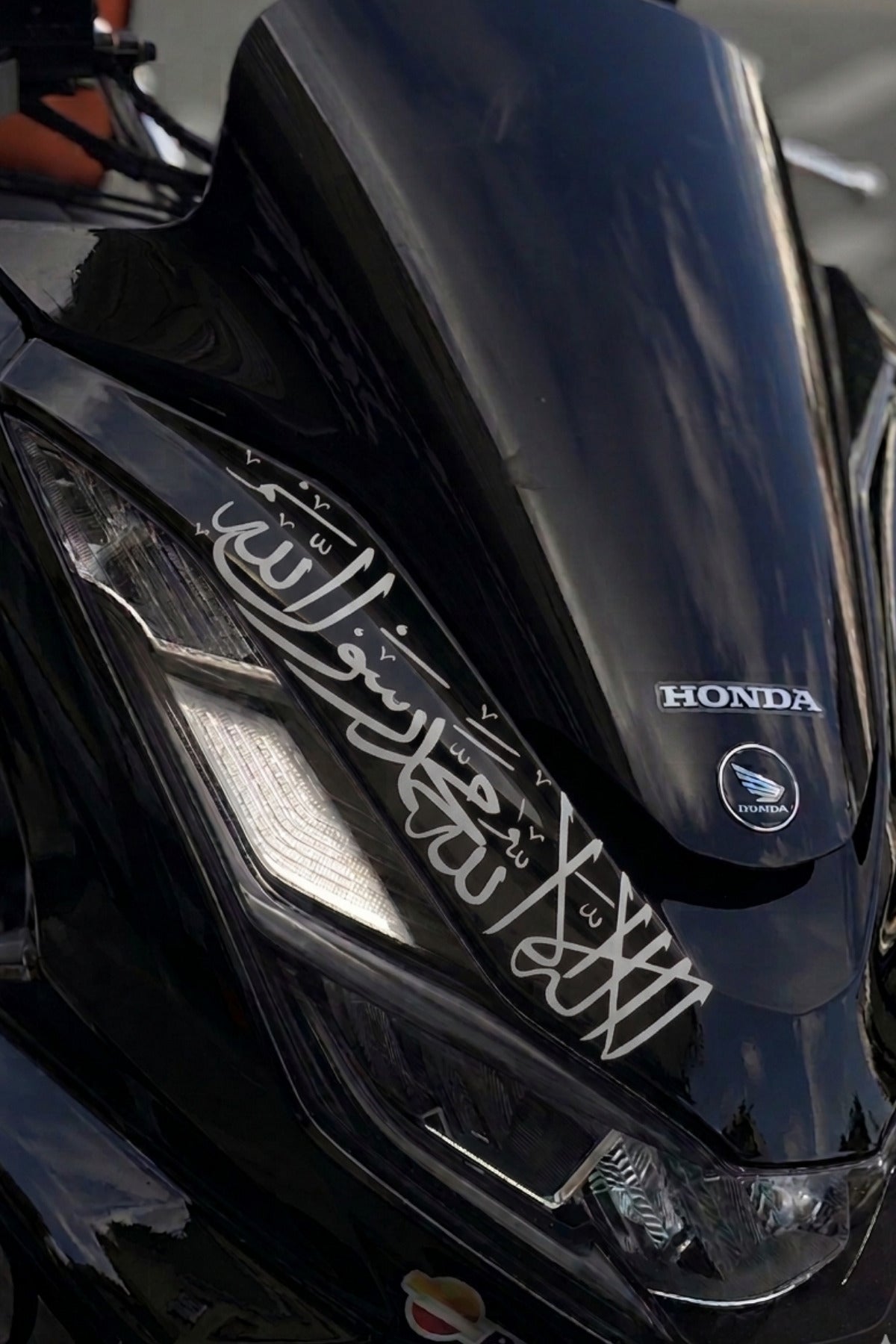 Honda PCX için Ön Grenaj Uyumlu Kelime-i Tevhid Dua Sticker Etiket (30CMx7CM)