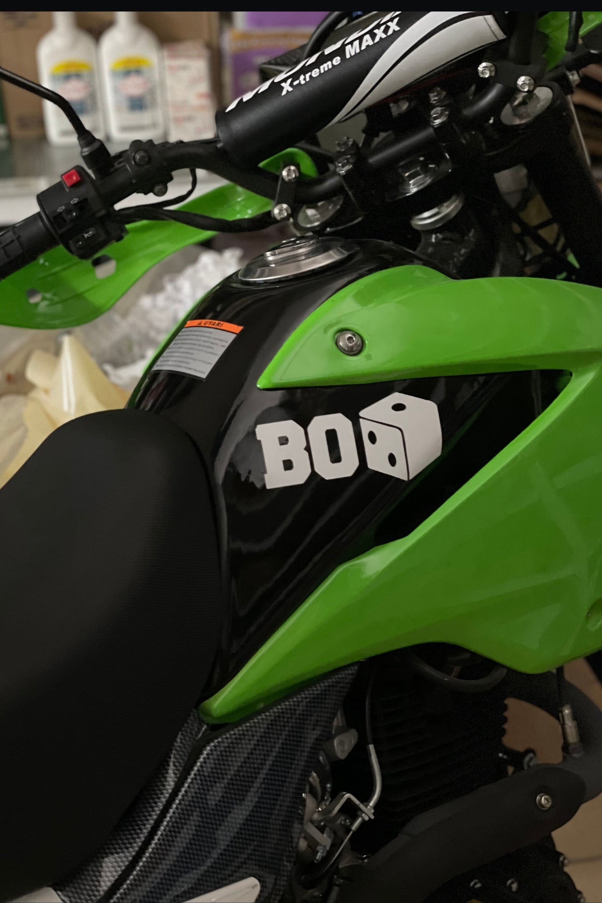 Dekoratif Beyaz Bozar Sticker Motor-Araba-Kask için Bozar Etiket 16CMx6CM (1 Adet)