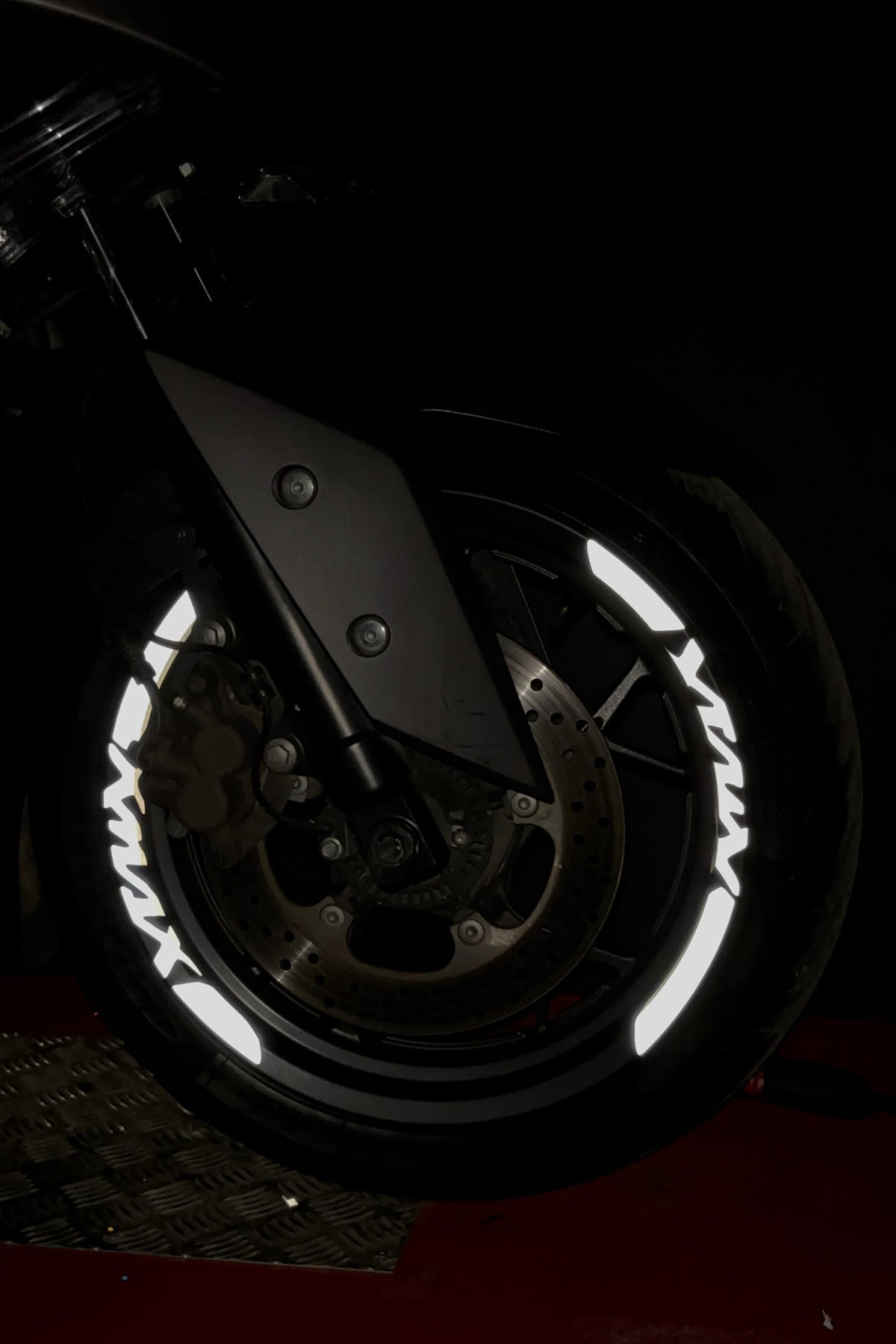 Yamaha Xmax için Ultra Reflektörlü 8 Parça Jant Şeridi Sticker Seti (2 Janta Da yeterli)