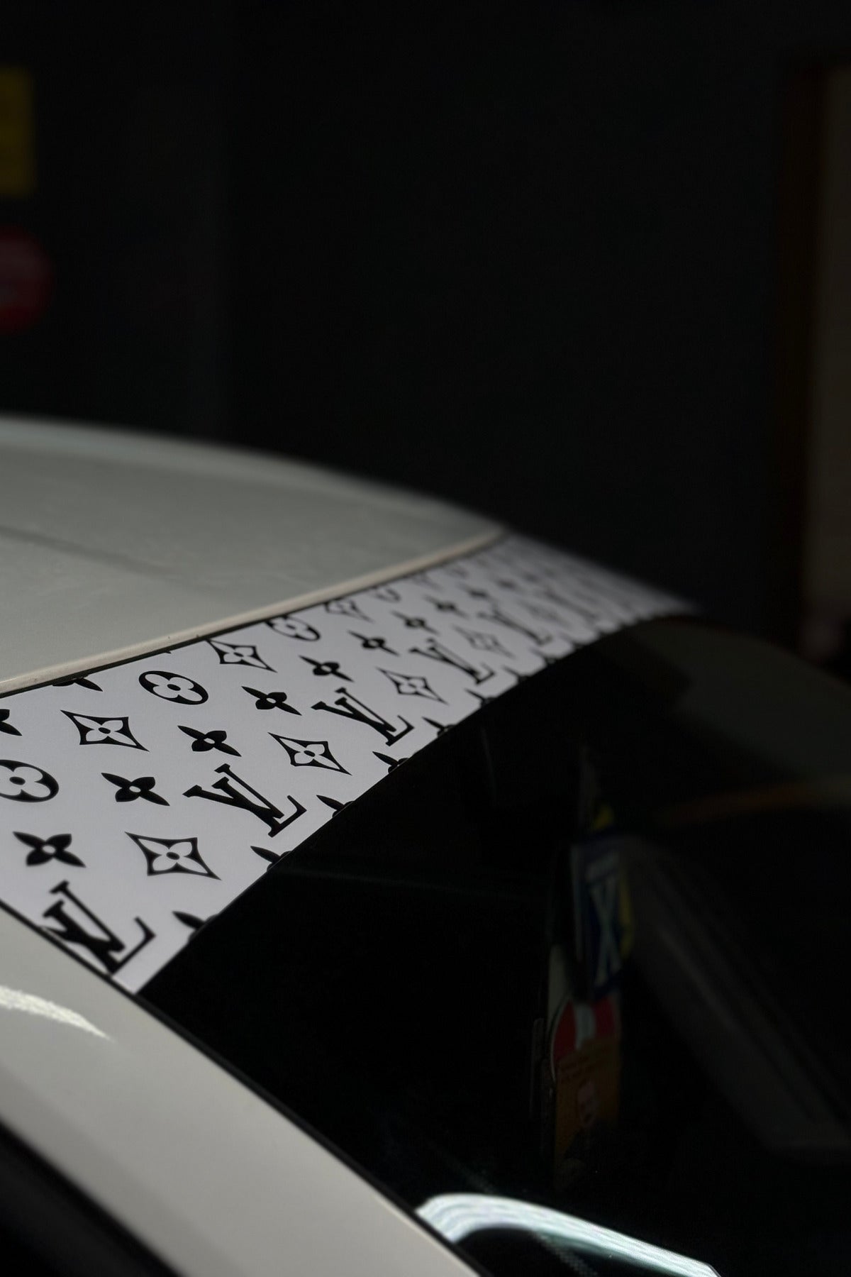 Ön Cam ML Desenli Güneşlik Sticker (Tüm Araçlara Uyumludur)