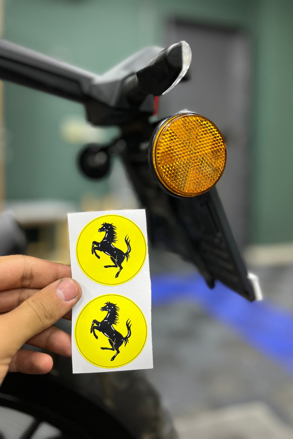Motosiklet Kedigözü için Yuvarlak 5CMx5CM At Sticker Seti (2 Adet)