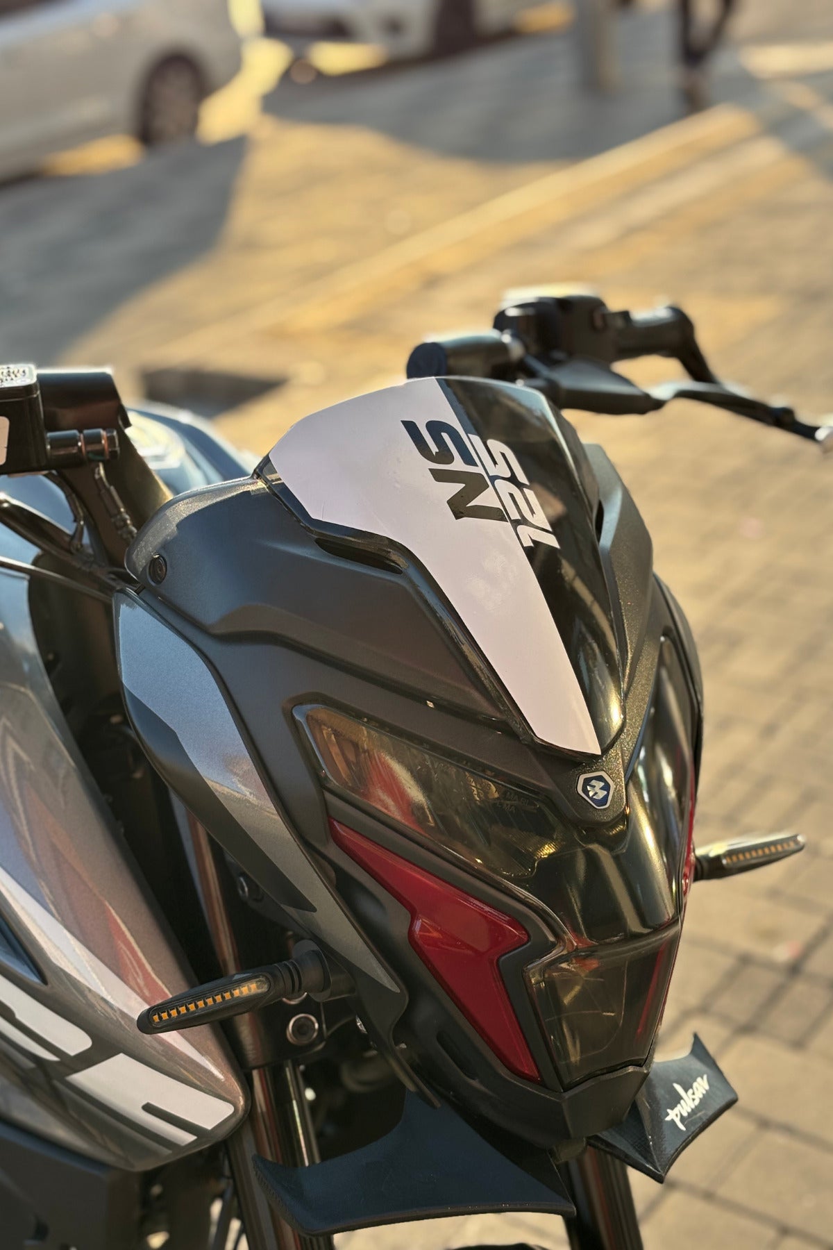 BAJAJ NS125 için Beyaz Renk Kafa Drenajı için Sticker