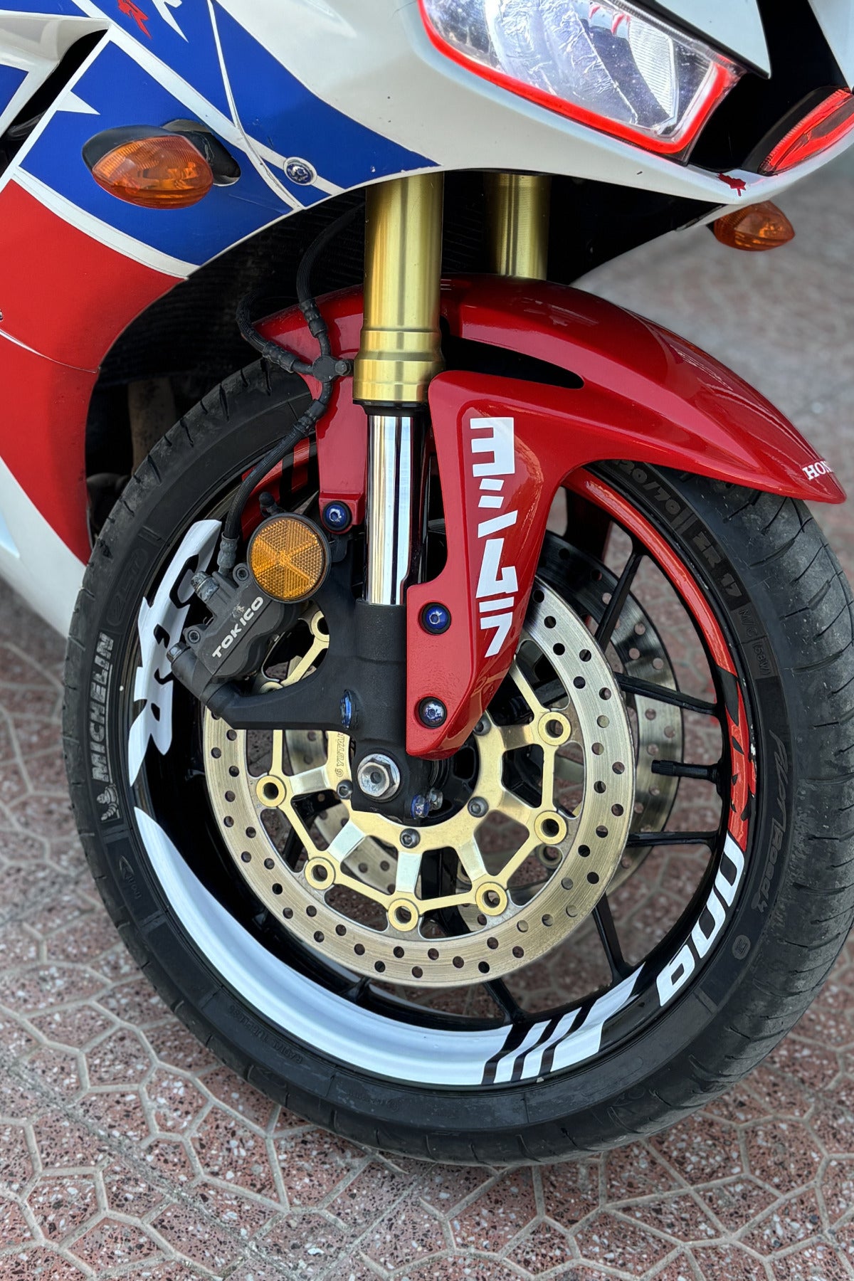 Honda CBR 600RR için Özel Uyumlu Jant Şeridi Sticker Seti (Kırmızı-Beyaz)