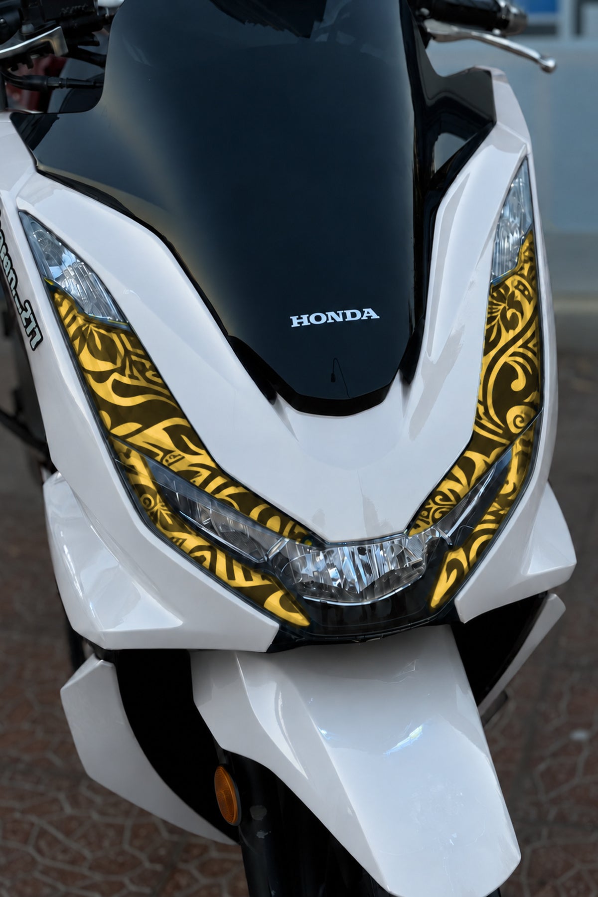 Honda PCX Geniş Kalıp Yaprak Desenli Dövme Far Filmi Far Tasarım Sticker (2021-2022-2023-2024 Uyumlu)