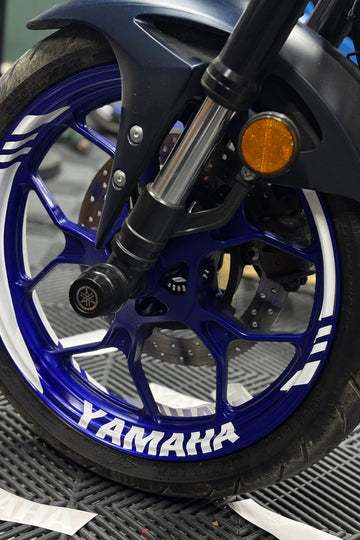 Yamaha Motor Grubu için Beyaz Renk Kalın Kesikli 16 Parça Yamaha Yazılı Jant Şeridi