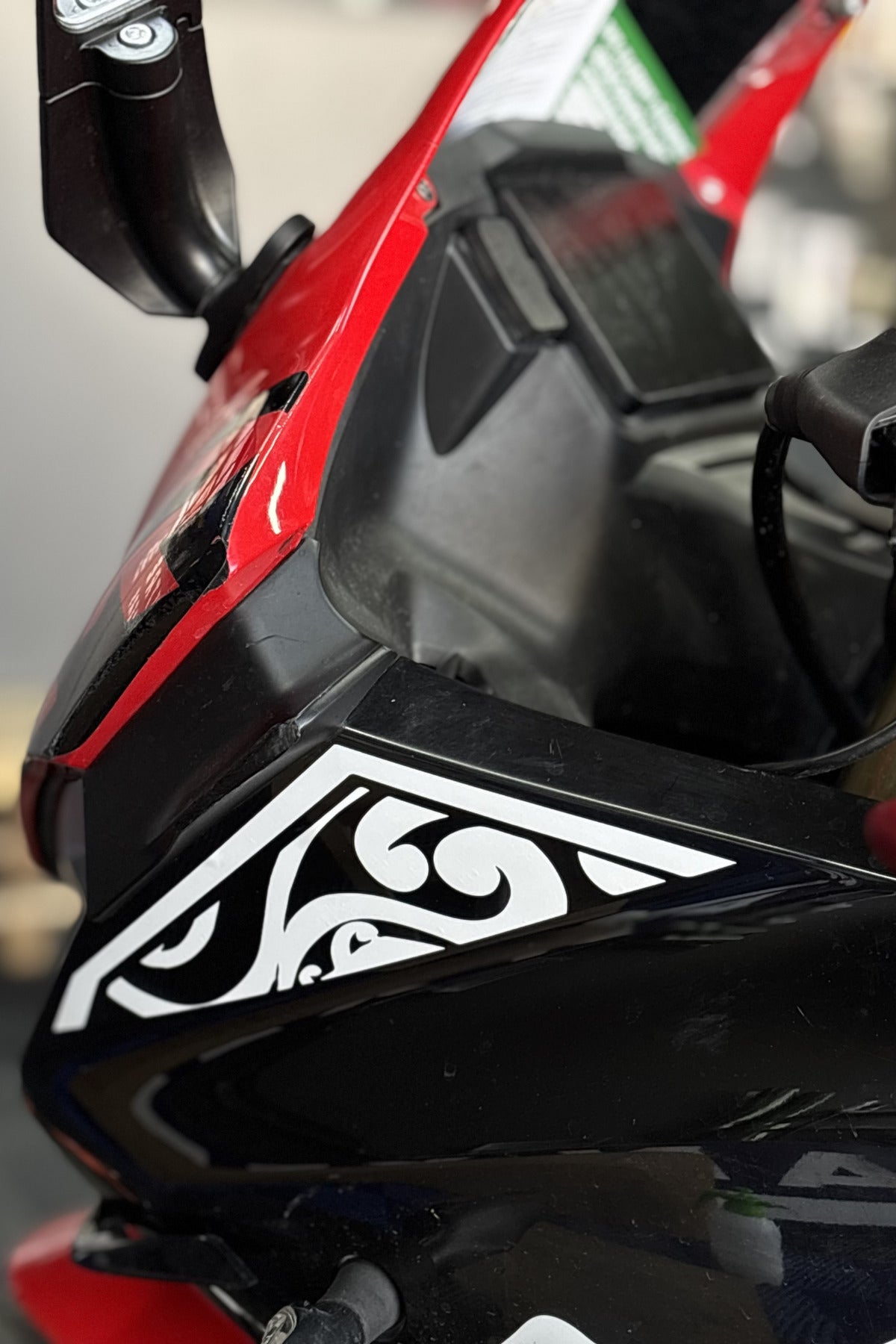 RKS SRK125 için Yan Üçgen Kısımlar için Tribal Desen Sticker Seti (Sağ ve Sol)