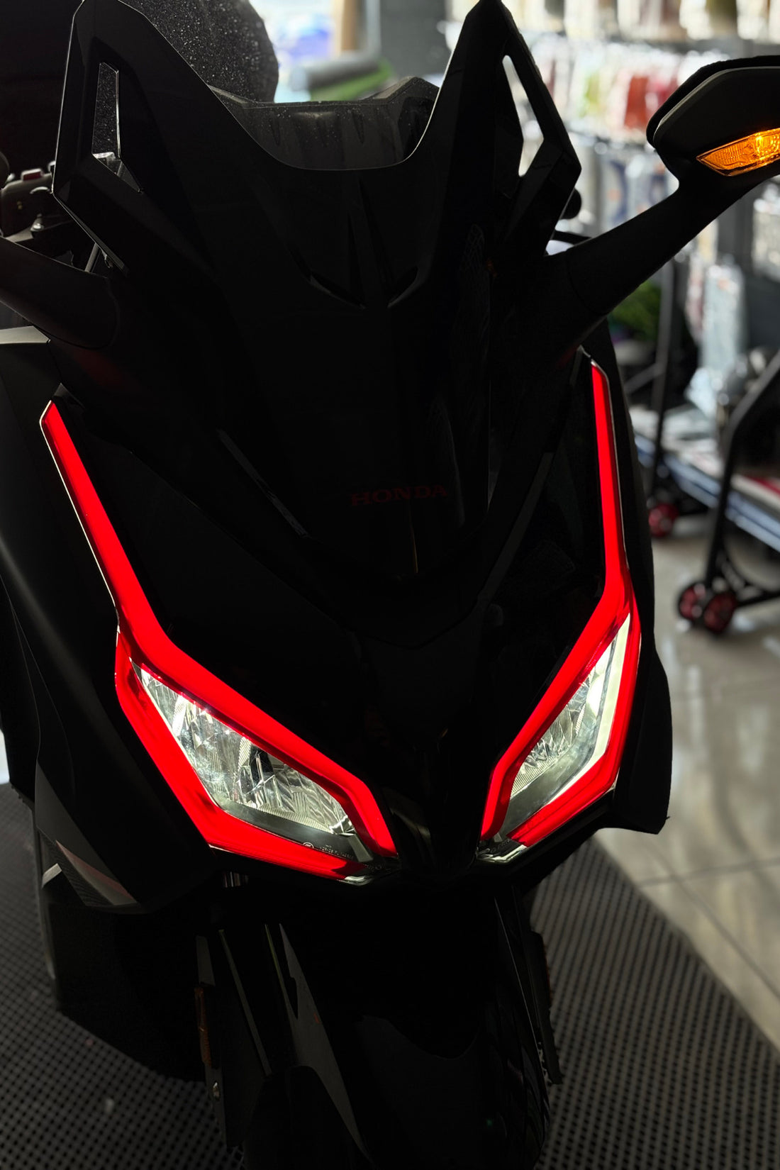 Honda Forza 2023-2024-2025 Yılları Uyumlu Kırmızı Far Filmi Far Tasarım Sticker