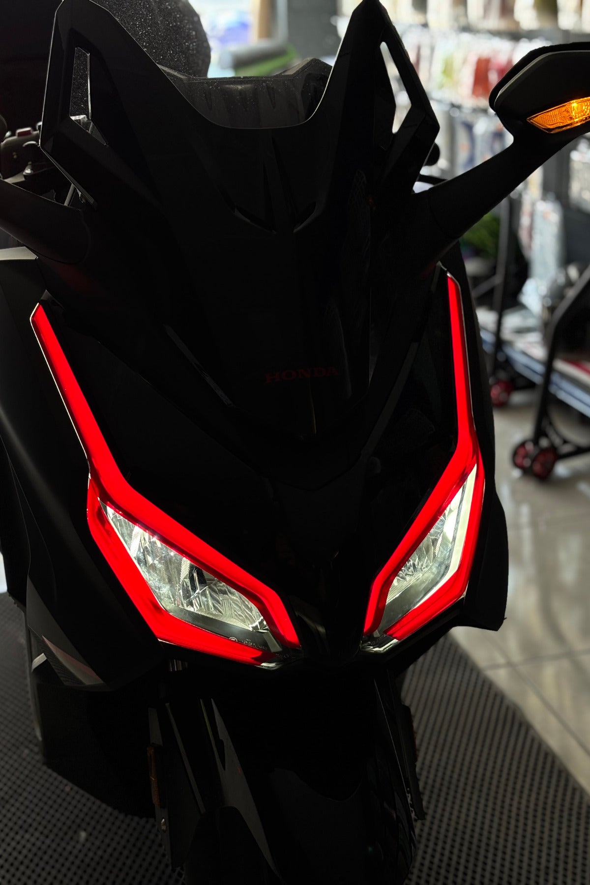 Honda Forza 2023-2024-2025 Yılları Uyumlu Kırmızı Far Filmi Far Tasarım Sticker