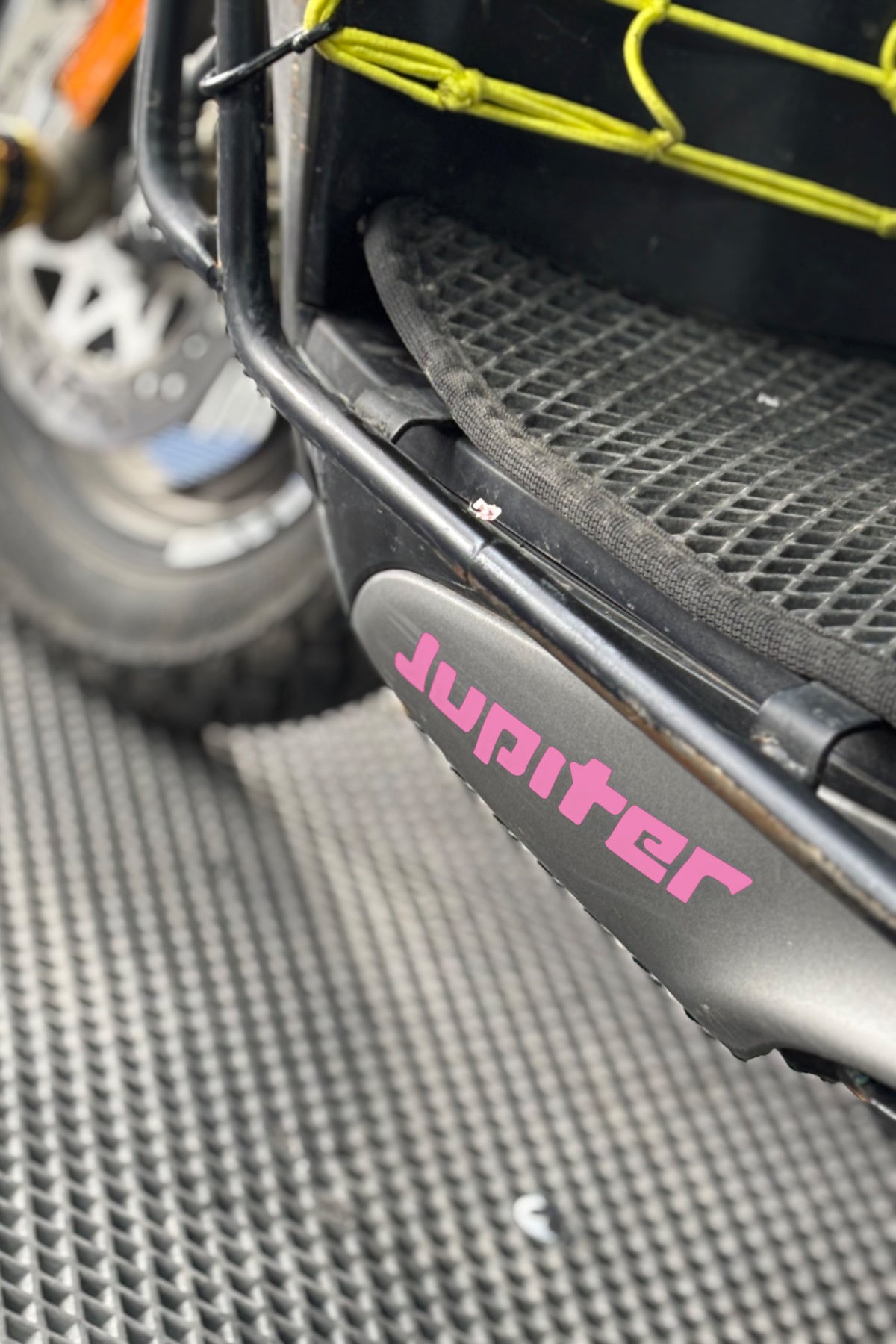 TVS Jupiter 125 için Alt Sakal Jupiter Yazıları Sticker (15CMx3CM)(2 Adet)